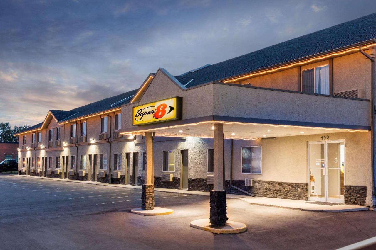 Super 8 By Wyndham สตราธมอร์ ภายนอก รูปภาพ