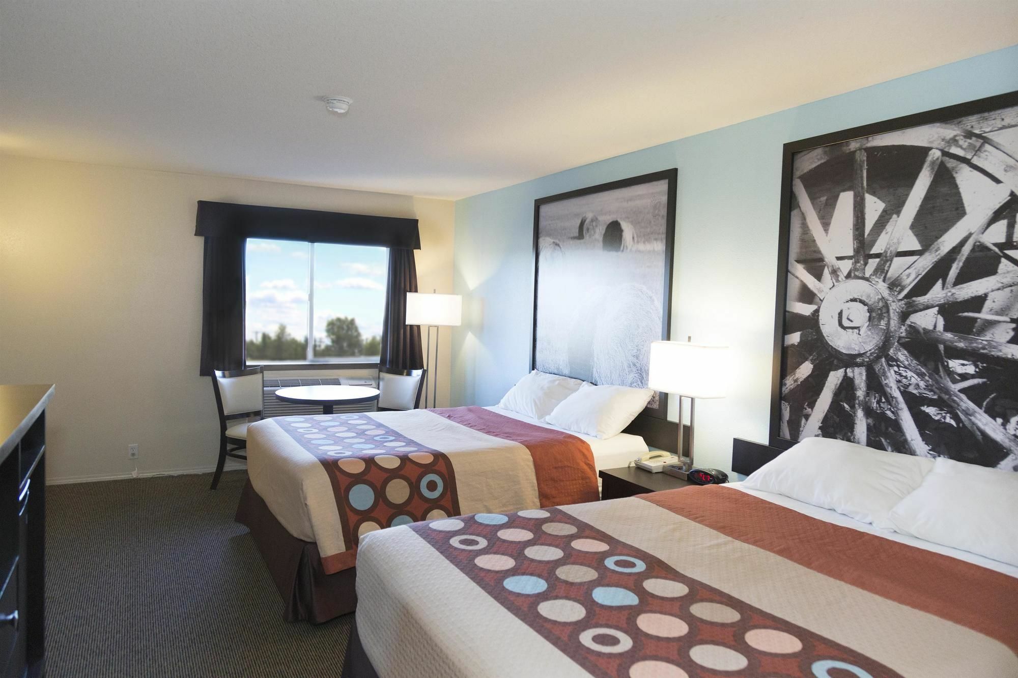 Super 8 By Wyndham สตราธมอร์ ภายนอก รูปภาพ