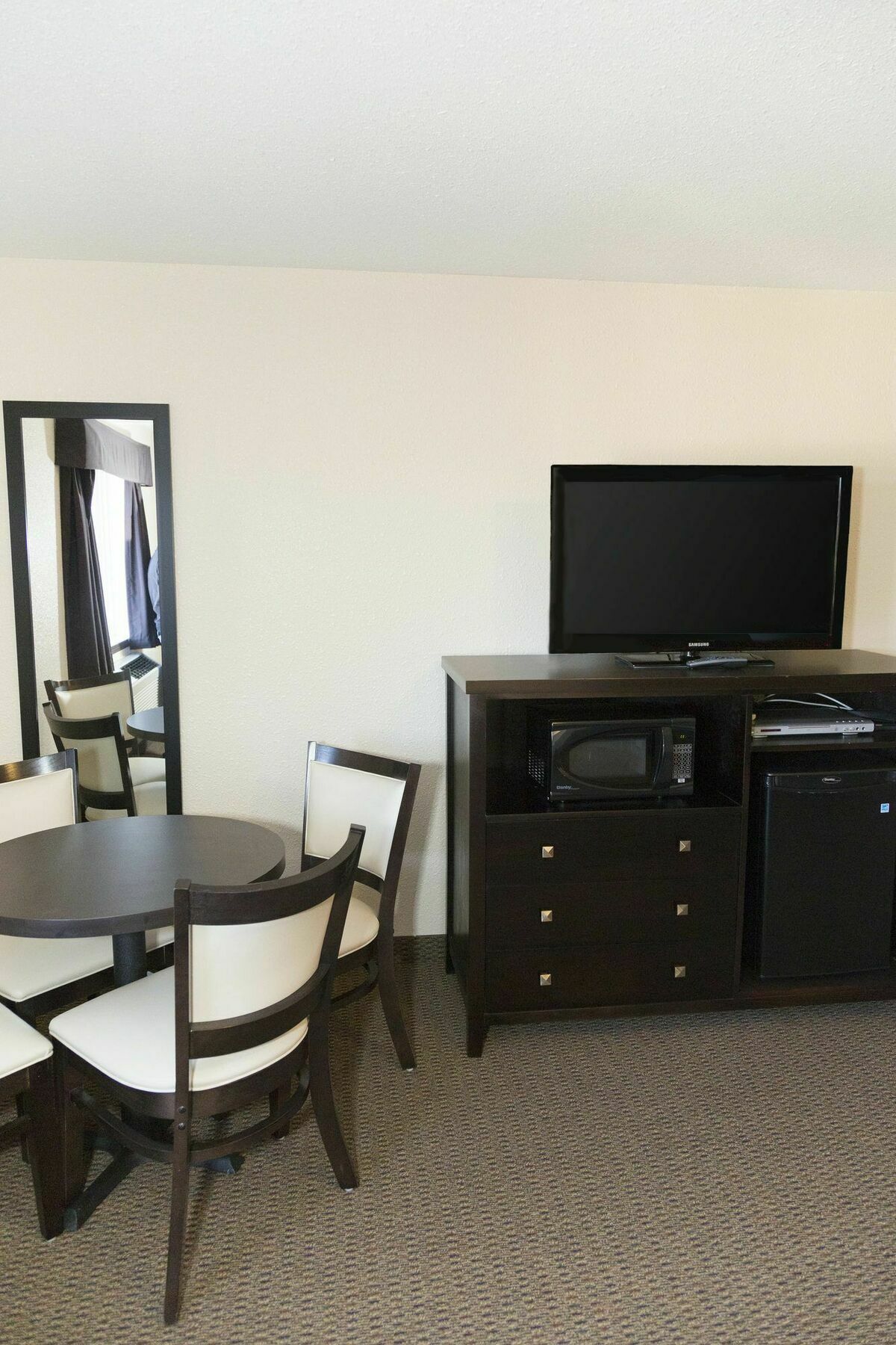 Super 8 By Wyndham สตราธมอร์ ภายนอก รูปภาพ